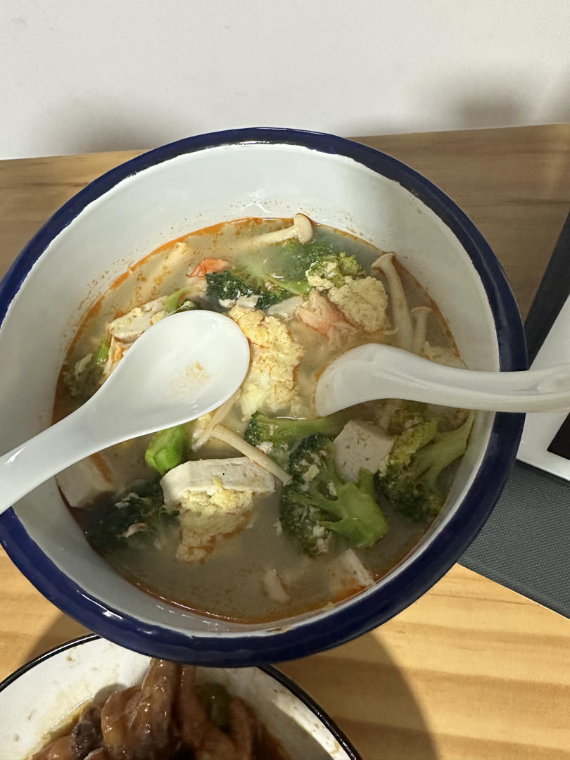 豆腐鲜虾菇菌汤