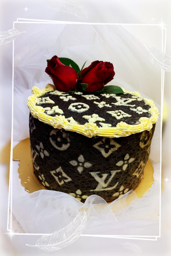 蛋糕 lv生日蛋糕 小鱼儿210213做的lv生日蛋糕lv印花面糊,黄油,糖粉