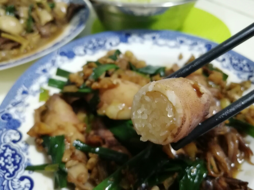 姜葱香焖小鱿鱼(带籽鱿鱼仔)