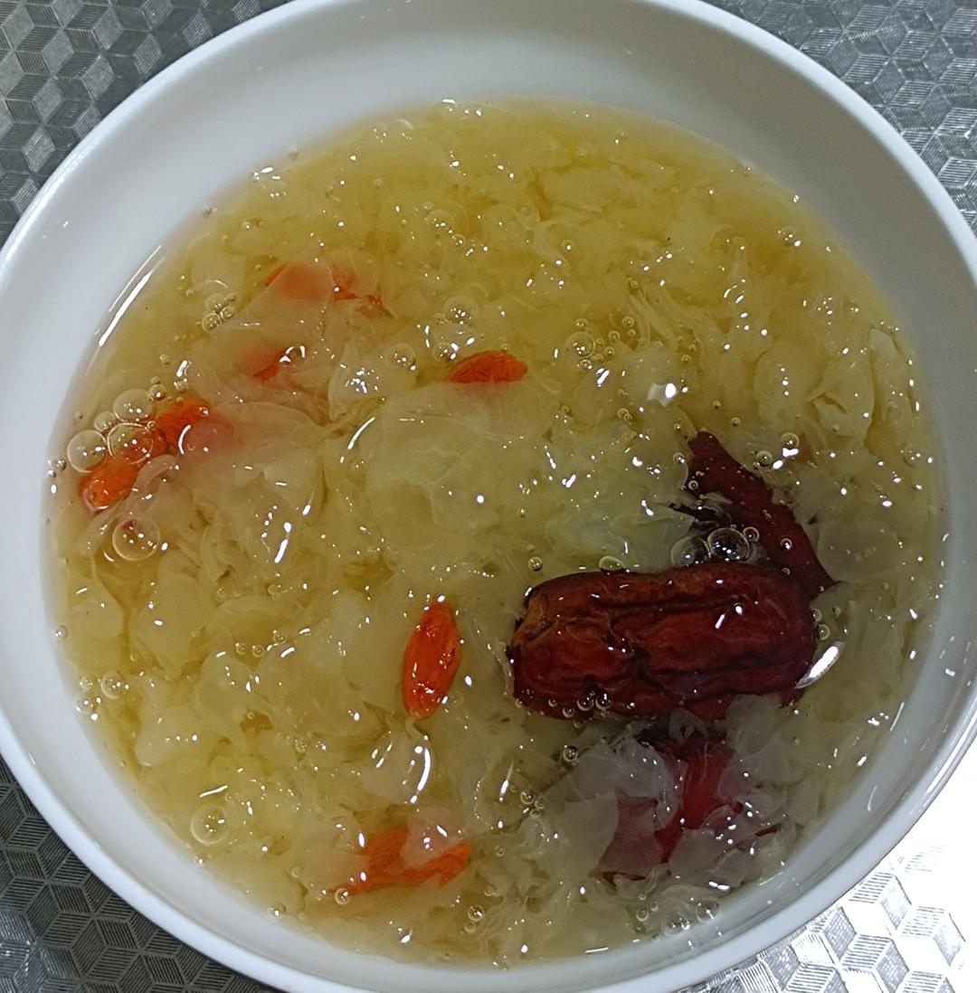 无敌好喝❗️快速熬出胶的银耳羹😋美容又养颜