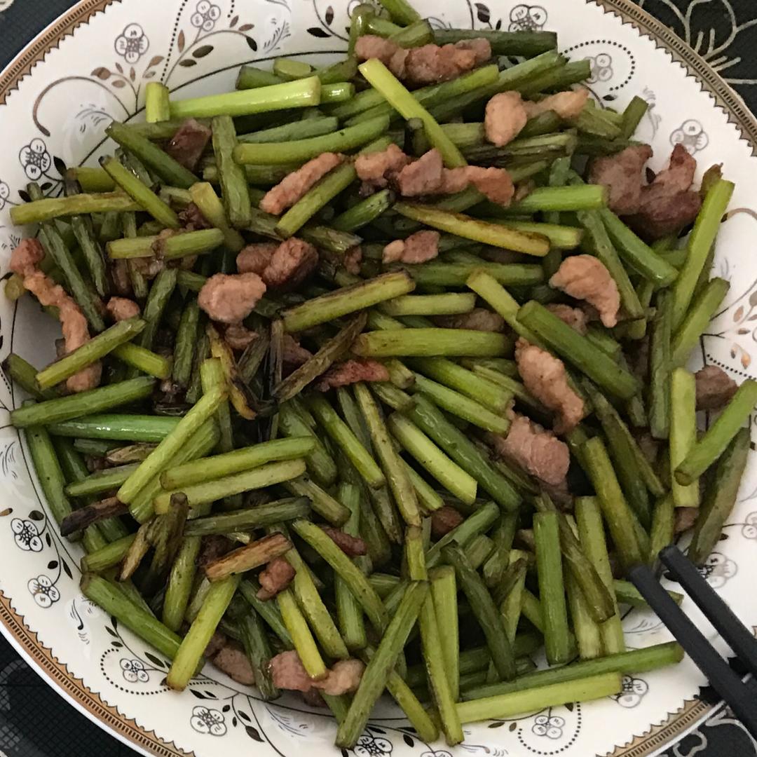 老丁的私房菜-蒜薹肉丝