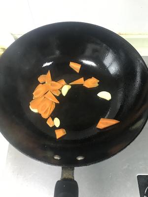 芦笋炒虾仁-菠萝乱入的做法 步骤3