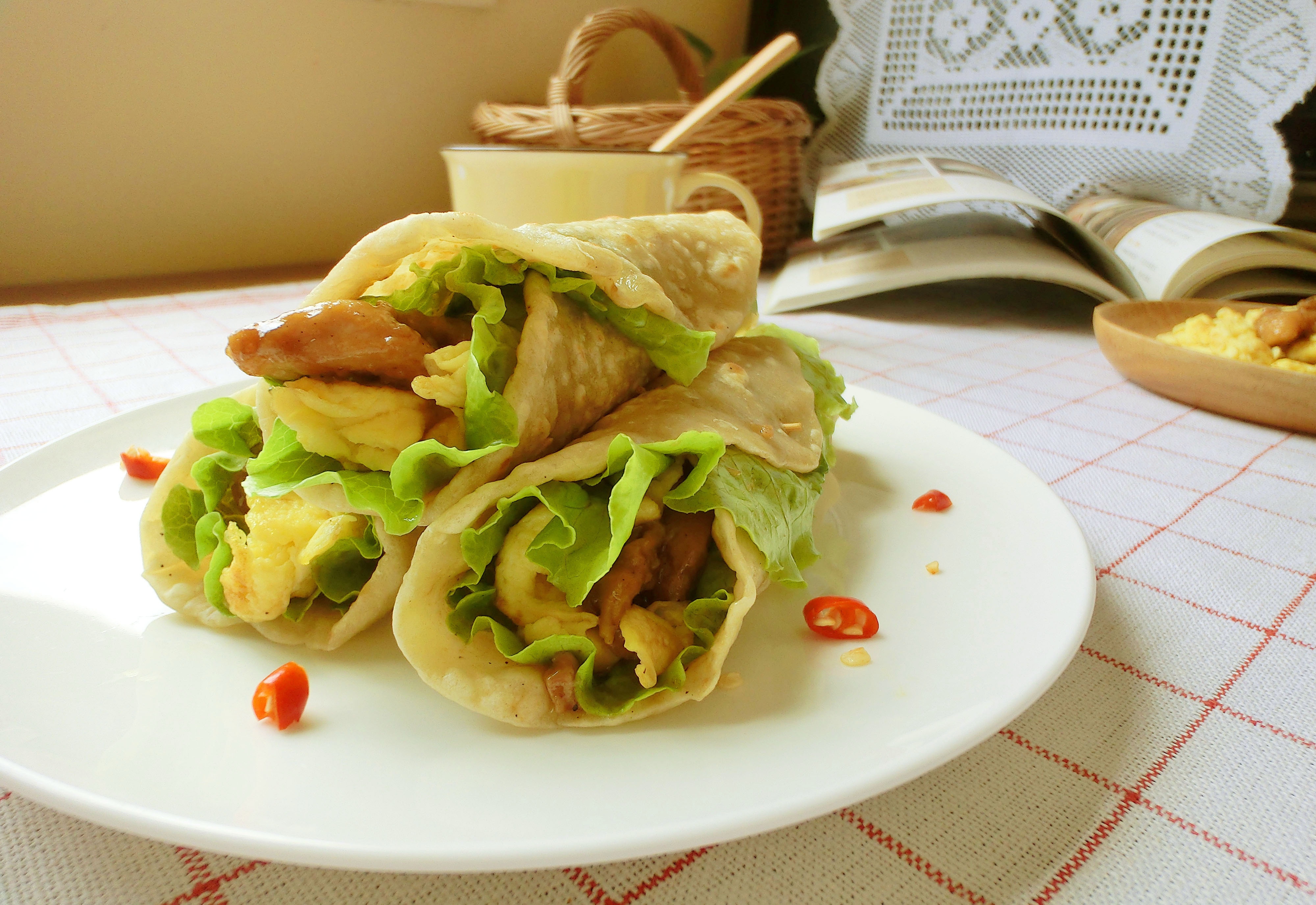 生菜牛肉鸡蛋卷