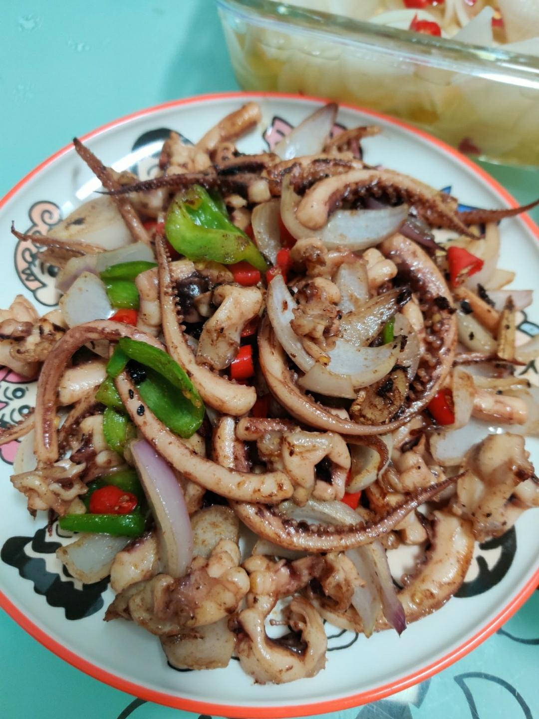 爆炒鱿鱼须，加上这一步，可以与铁板鱿鱼媲美
