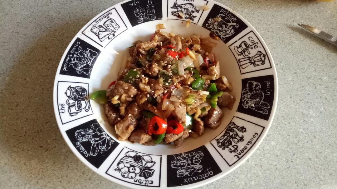 孜然洋葱炒牛肉粒