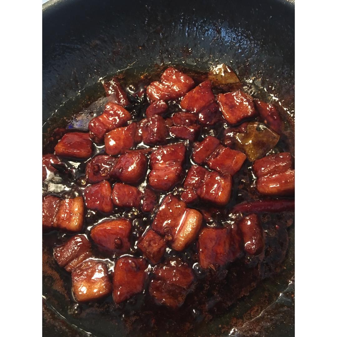 吃着碗里望着锅里的红烧肉