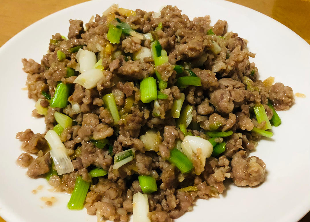 消毒杀菌暖胃的葱白炒猪精肉