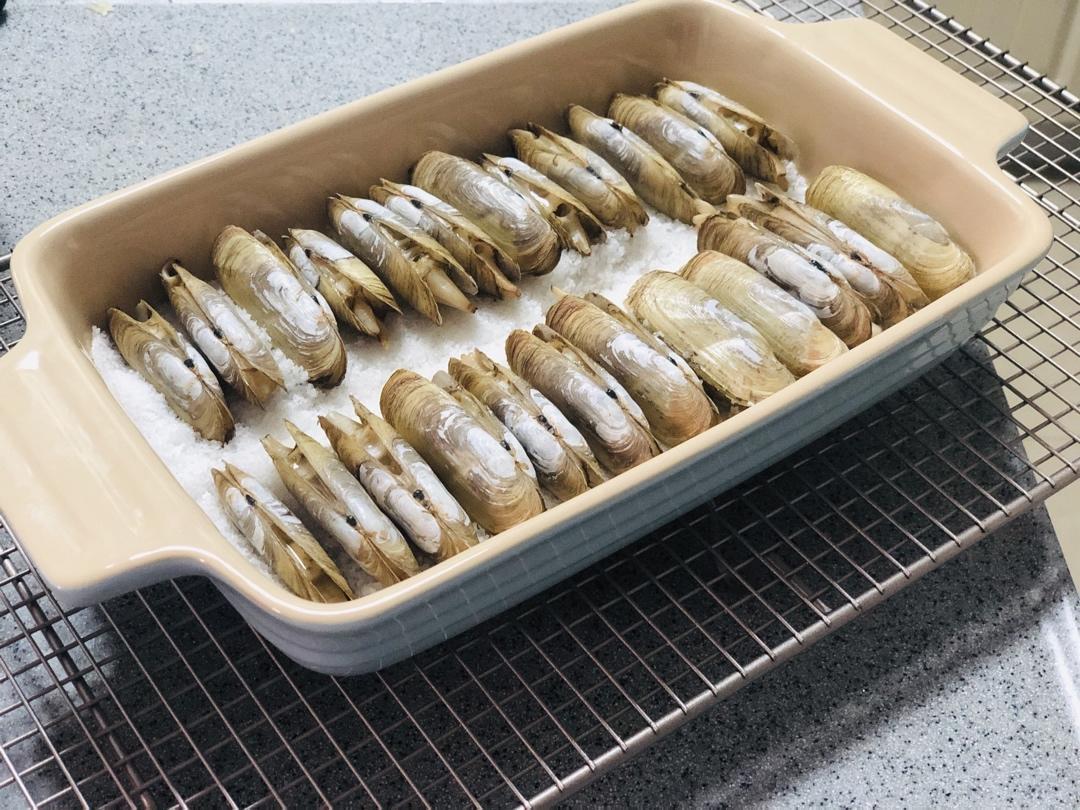 盐烤蛏子-肉厚鲜美高蛋白，蛏子的美味等你来撩