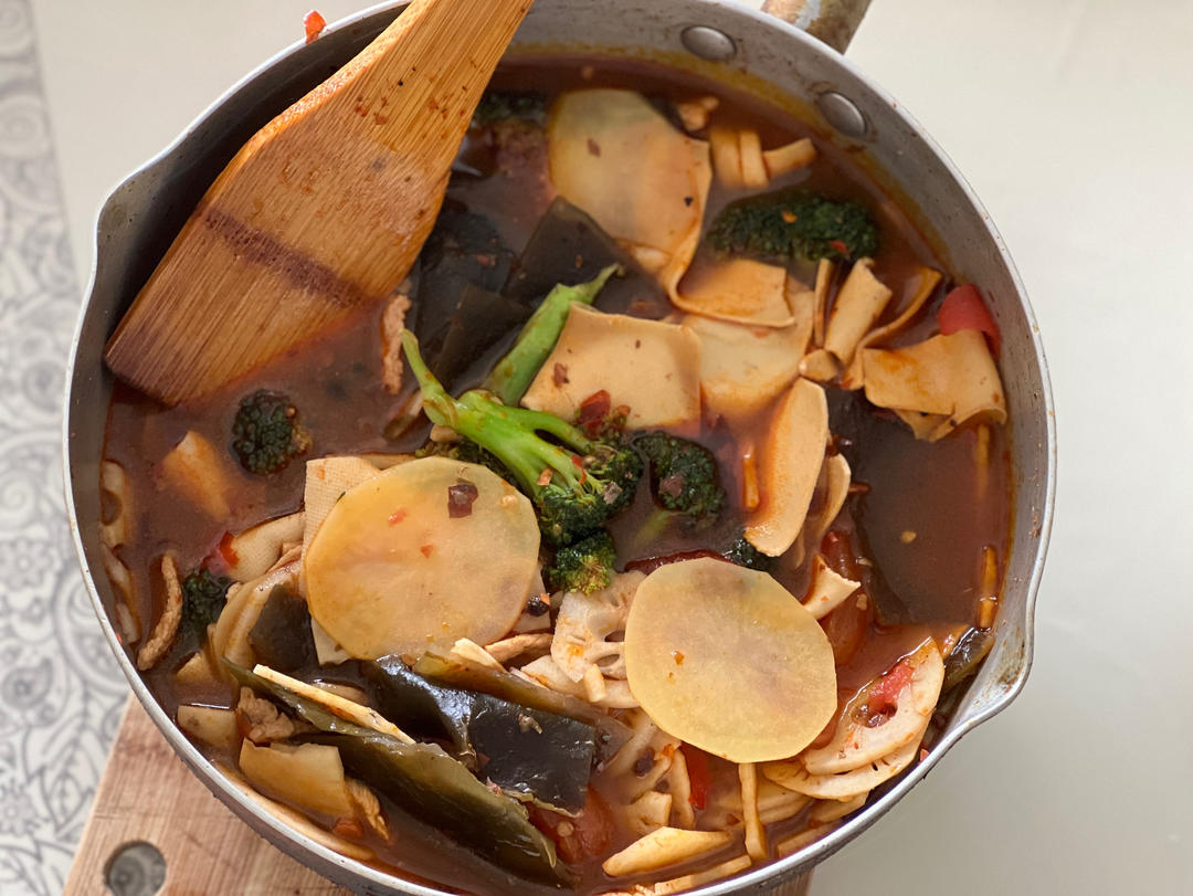 家常麻辣烫就这样做好吃又过瘾