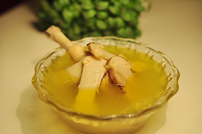 鲜松茸土鸡汤的做法