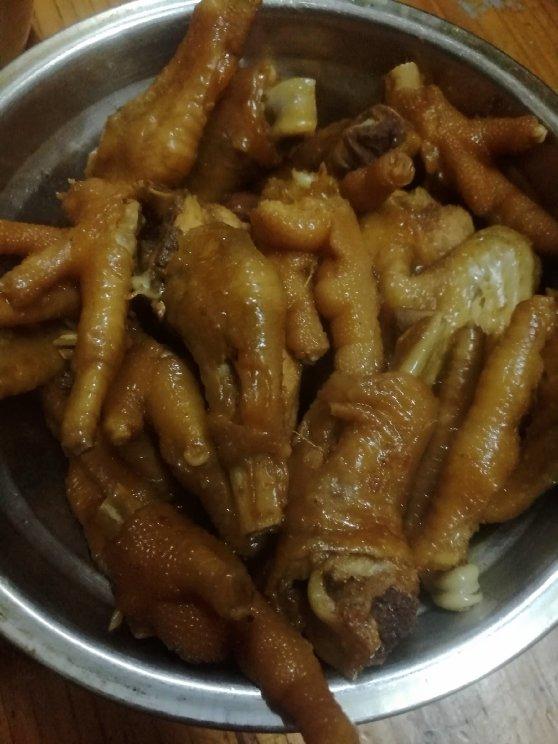 家庭版焖鸡爪，几步搞定，最喜欢嗦手指的那种感觉