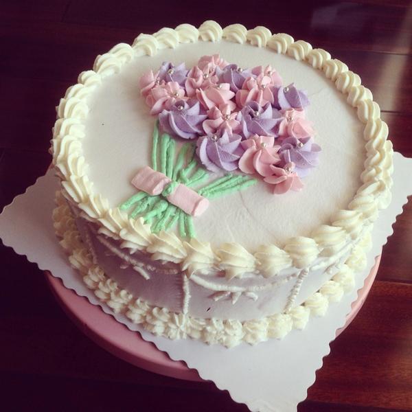 粉色玫瑰裱花蛋糕