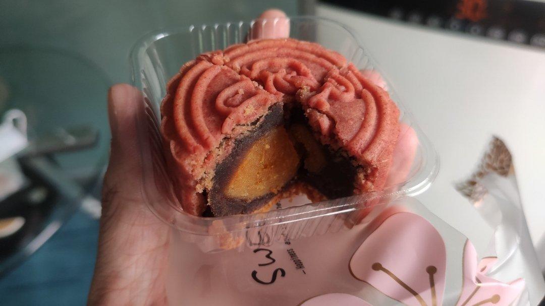 广式月饼—蛋黄莲蓉月饼