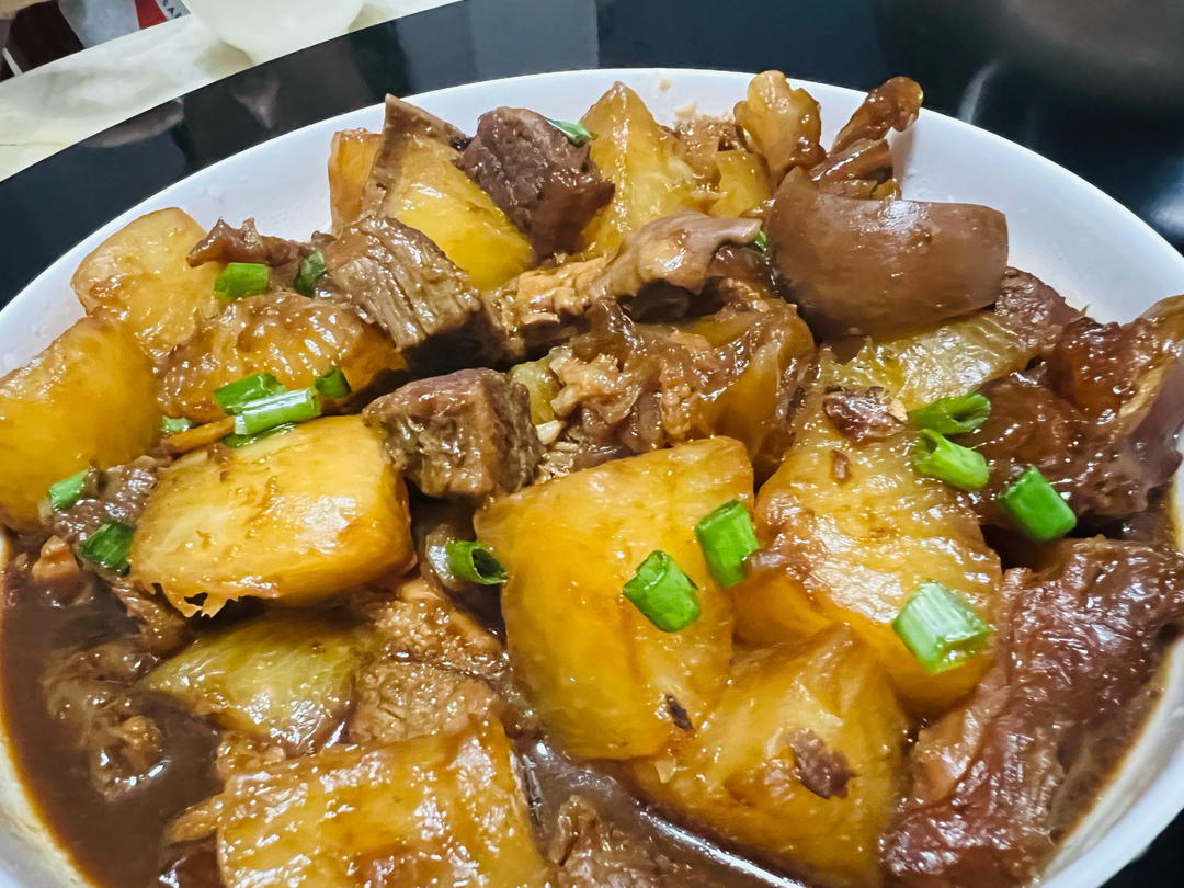 萝卜焖牛腩 （好吃得可以摆摊了）