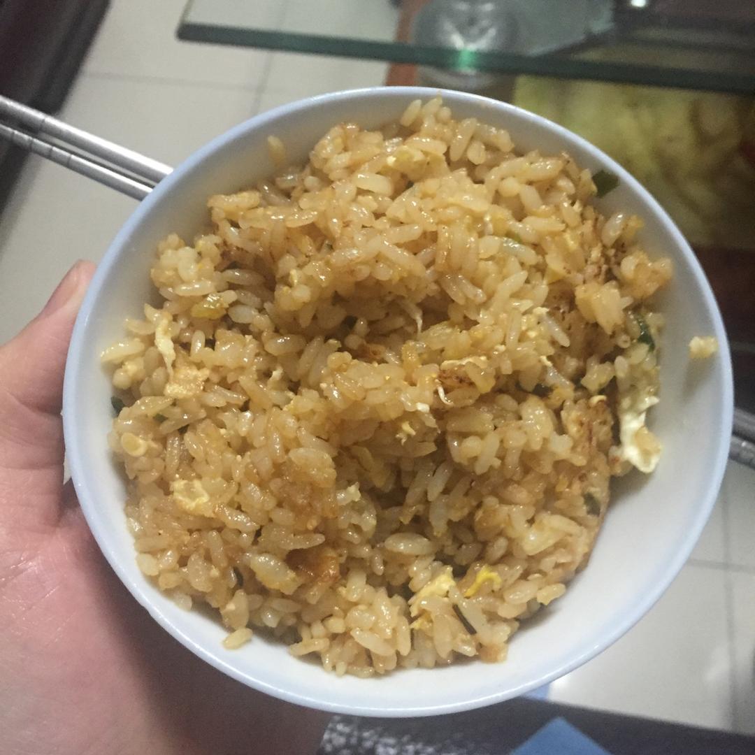 据说是 正宗酱油炒饭