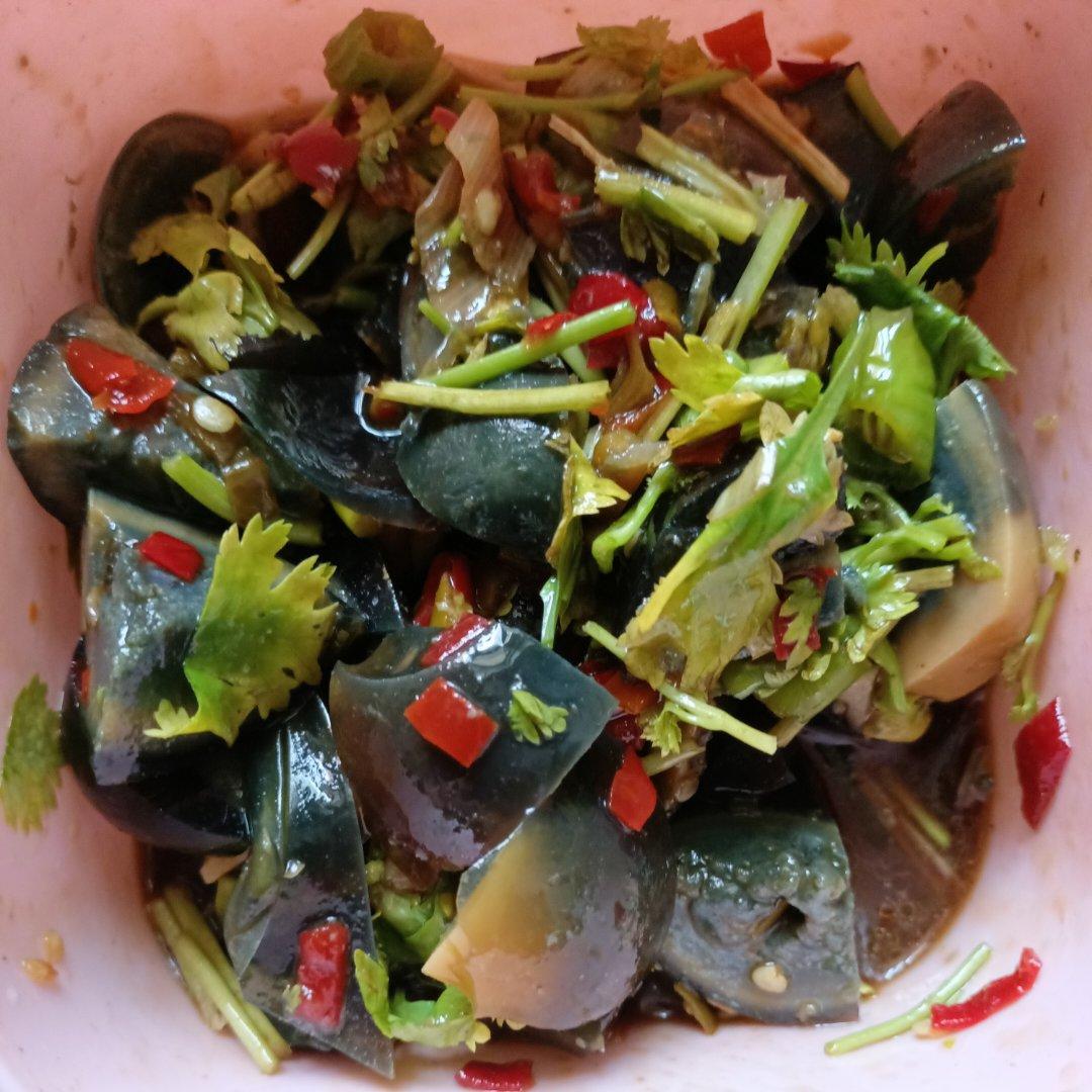 香菜拌皮蛋