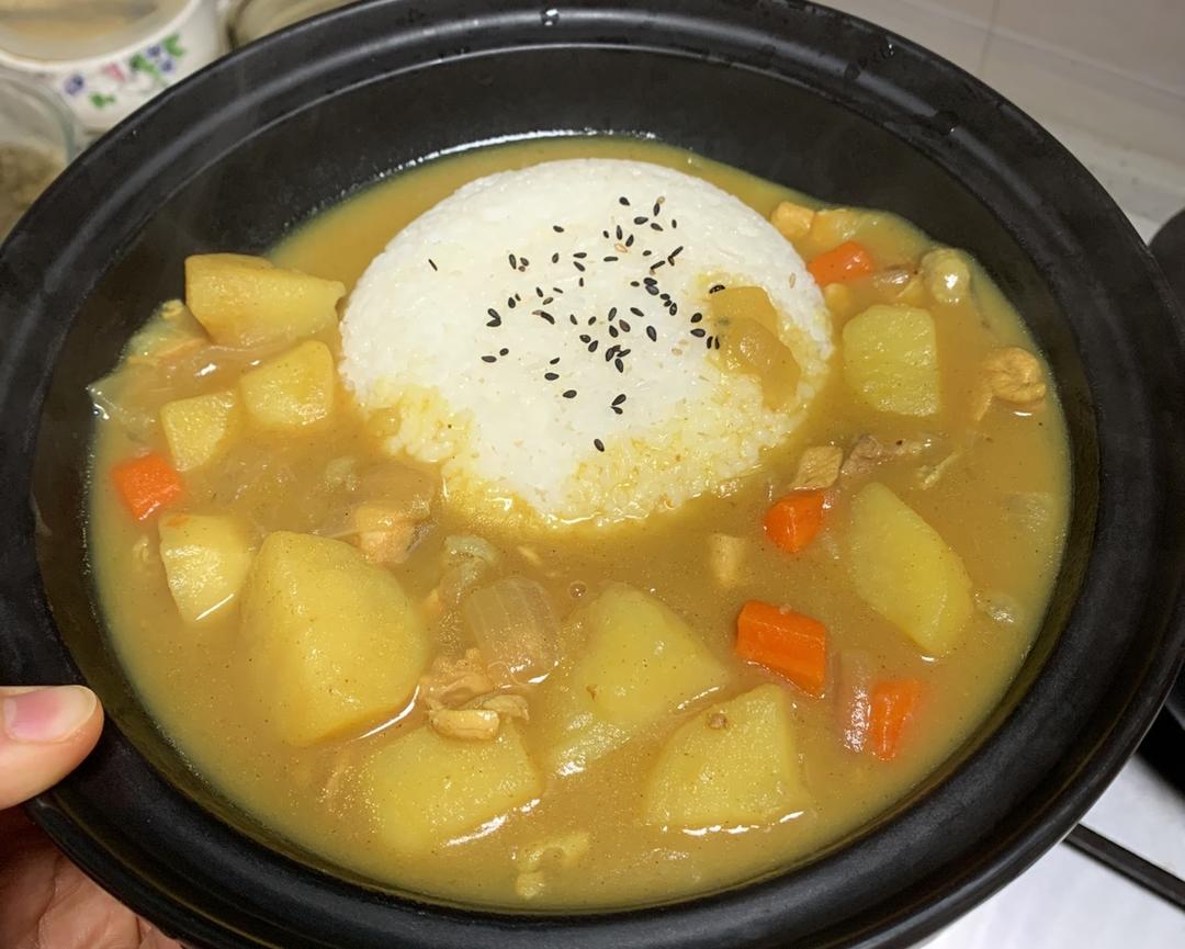 寒冷冬日来一碗入口即化、热呼呼滴“咖喱🍛鸡肉饭”