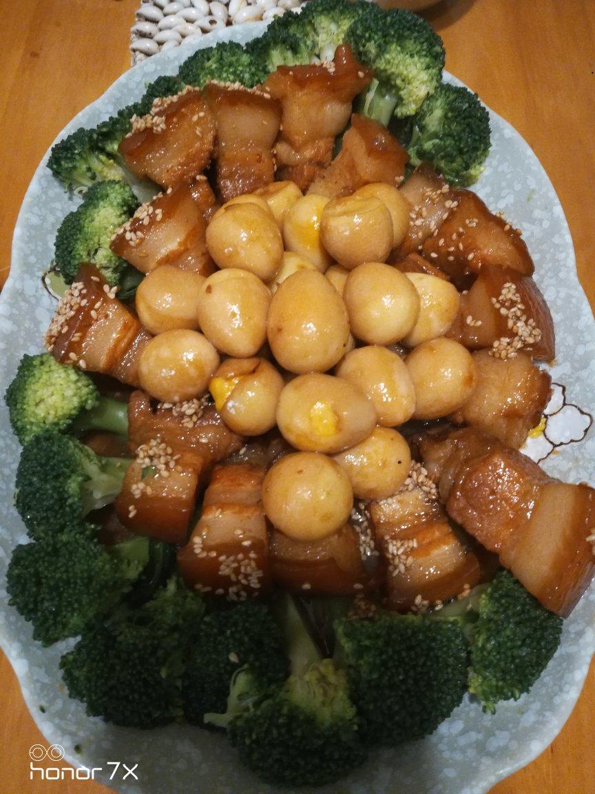 加了鹌鹑蛋后，这盘红烧肉，美味的逆天啦——鹌鹑蛋烧肉（孔瑶食谱）