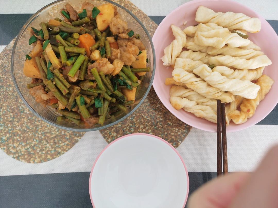 菜饭一锅出豆角焖卷子（发面卷子）