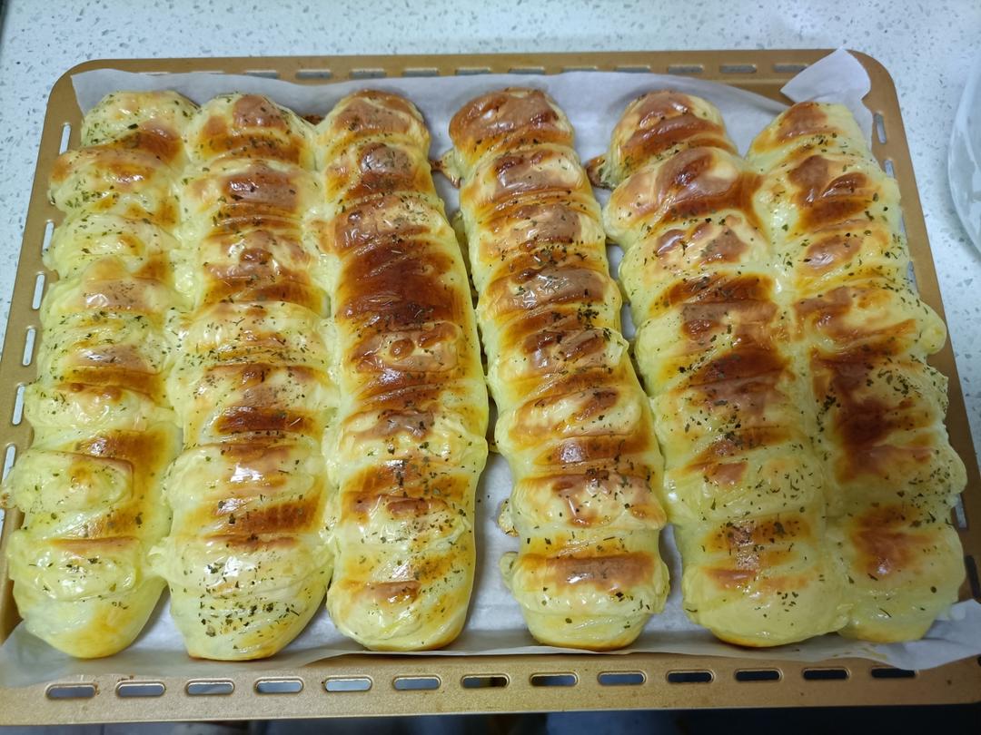 吃不完的马苏里拉，做成这款芝士面包条，口感绝了！