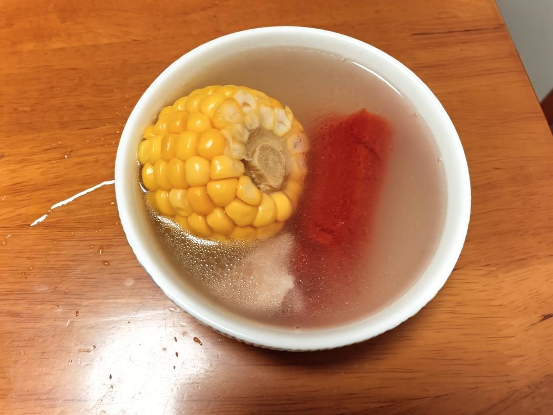 滋补养生 —— 玉米胡萝卜清炖排骨汤🌽