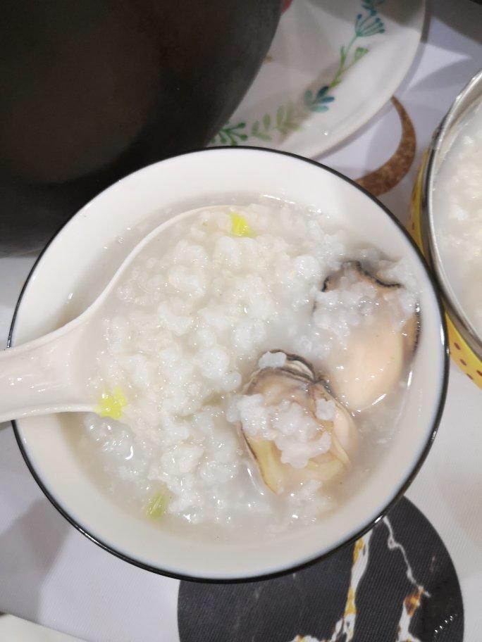 生蚝大虾粥（超级美味的潮汕海鲜砂锅粥）