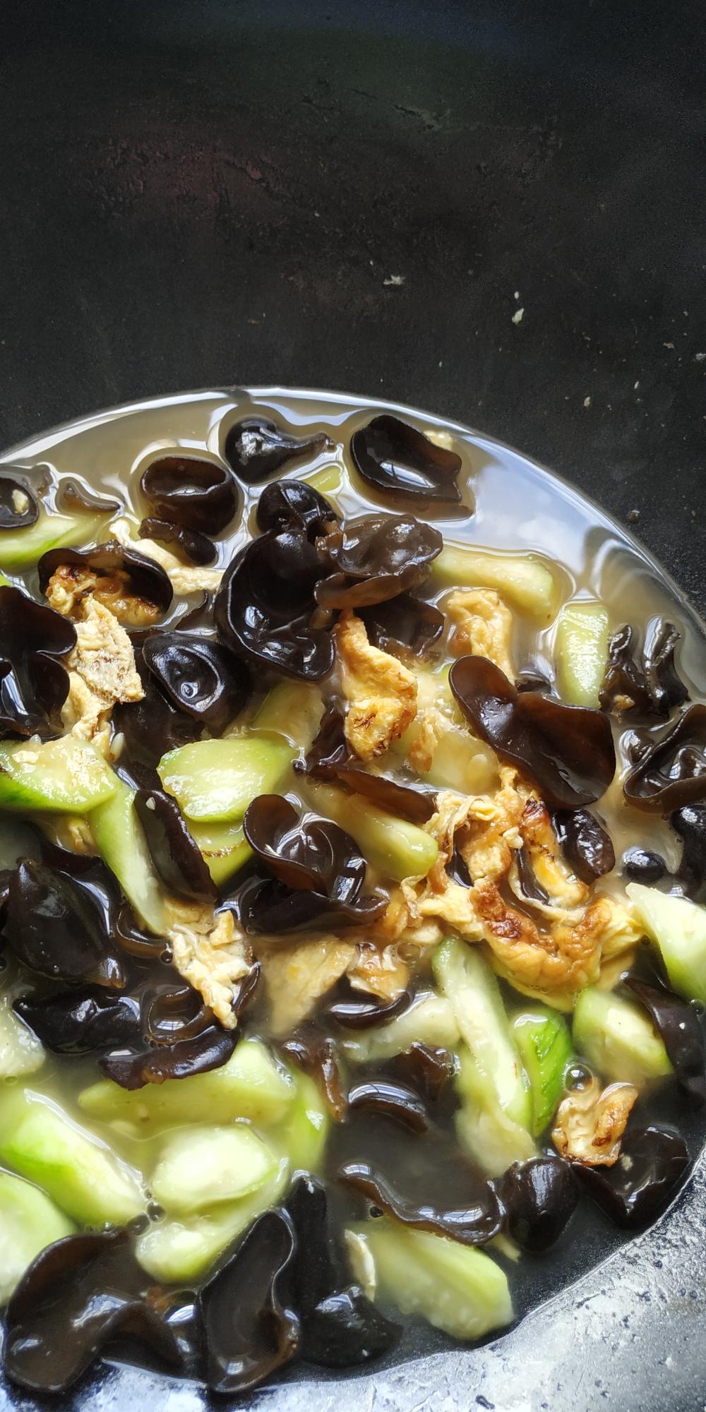 丝瓜木耳炒蛋的做法