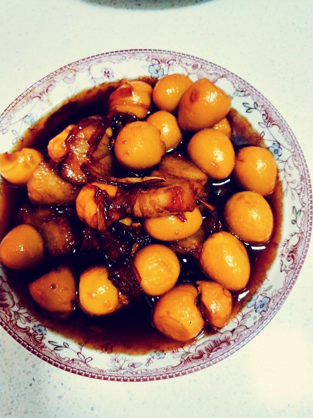 加了鹌鹑蛋后，这盘红烧肉，美味的逆天啦——鹌鹑蛋烧肉（孔瑶食谱）