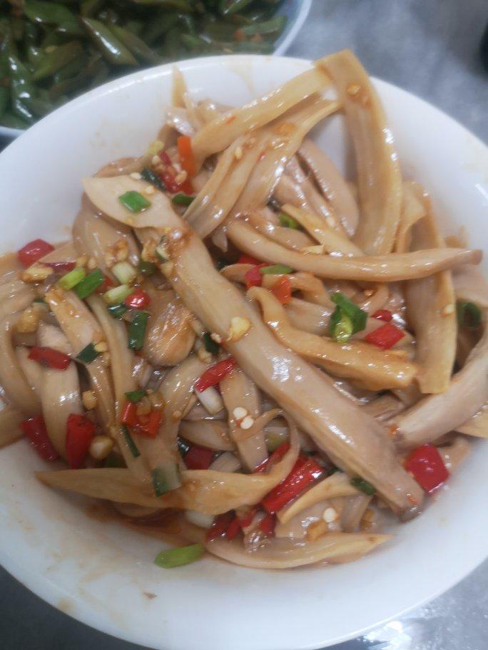 比肉还好吃的【手撕凉拌杏鲍菇】，上桌扫光光