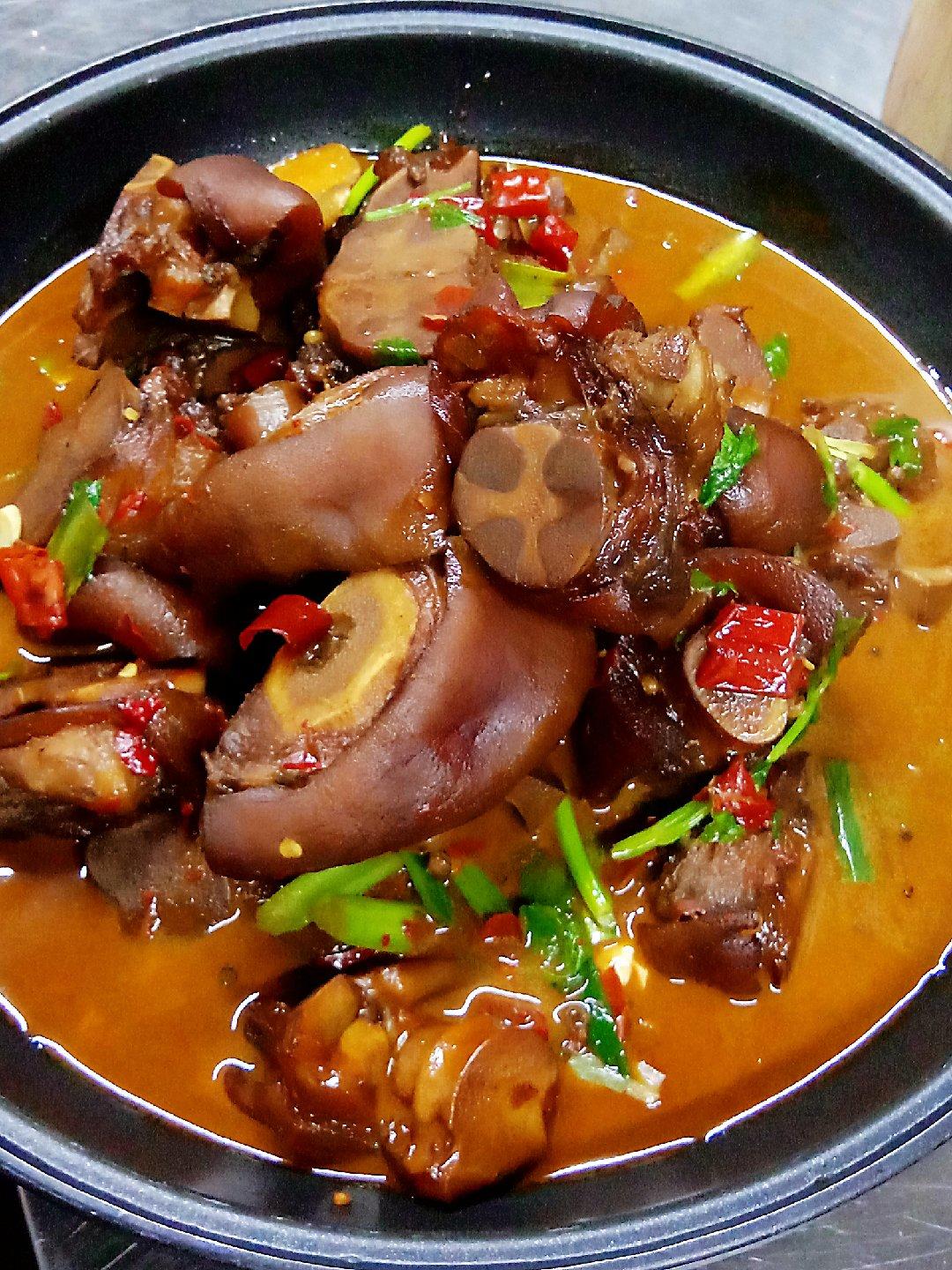 小伍农家菜馆分享作品晚餐612020年9月18日又香又辣的牛脚吃起来