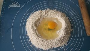 鸡蛋手擀面的做法 步骤1