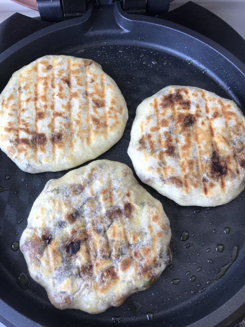 茄子尖椒素馅饼——咬一口能出汤汁儿