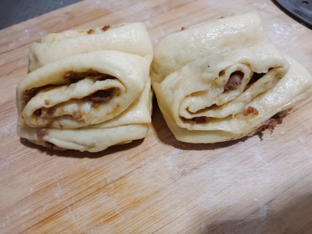 【葱花肉卷】