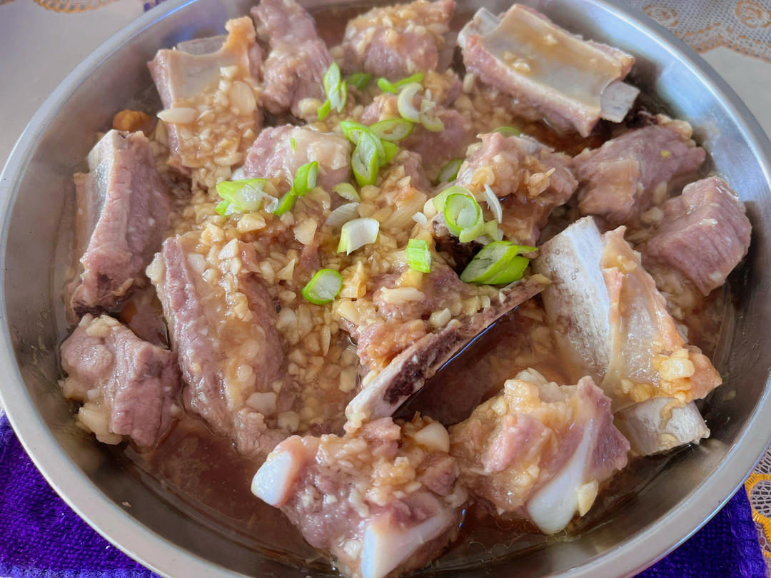 排骨怎么蒸才嫩？第一步先焯水就错了，记住这个窍门排骨嫩滑多汁