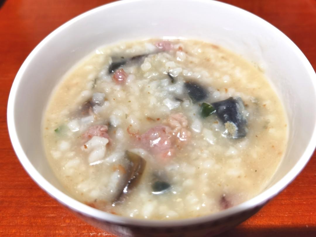 妈妈👩教我做的皮蛋瘦肉粥🥣简单快捷美味😋