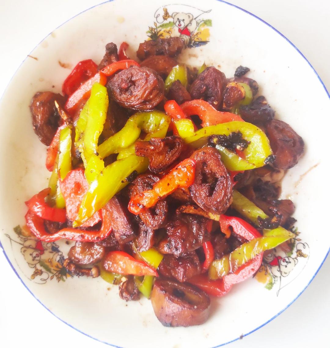 好吃到爆火爆肥肠