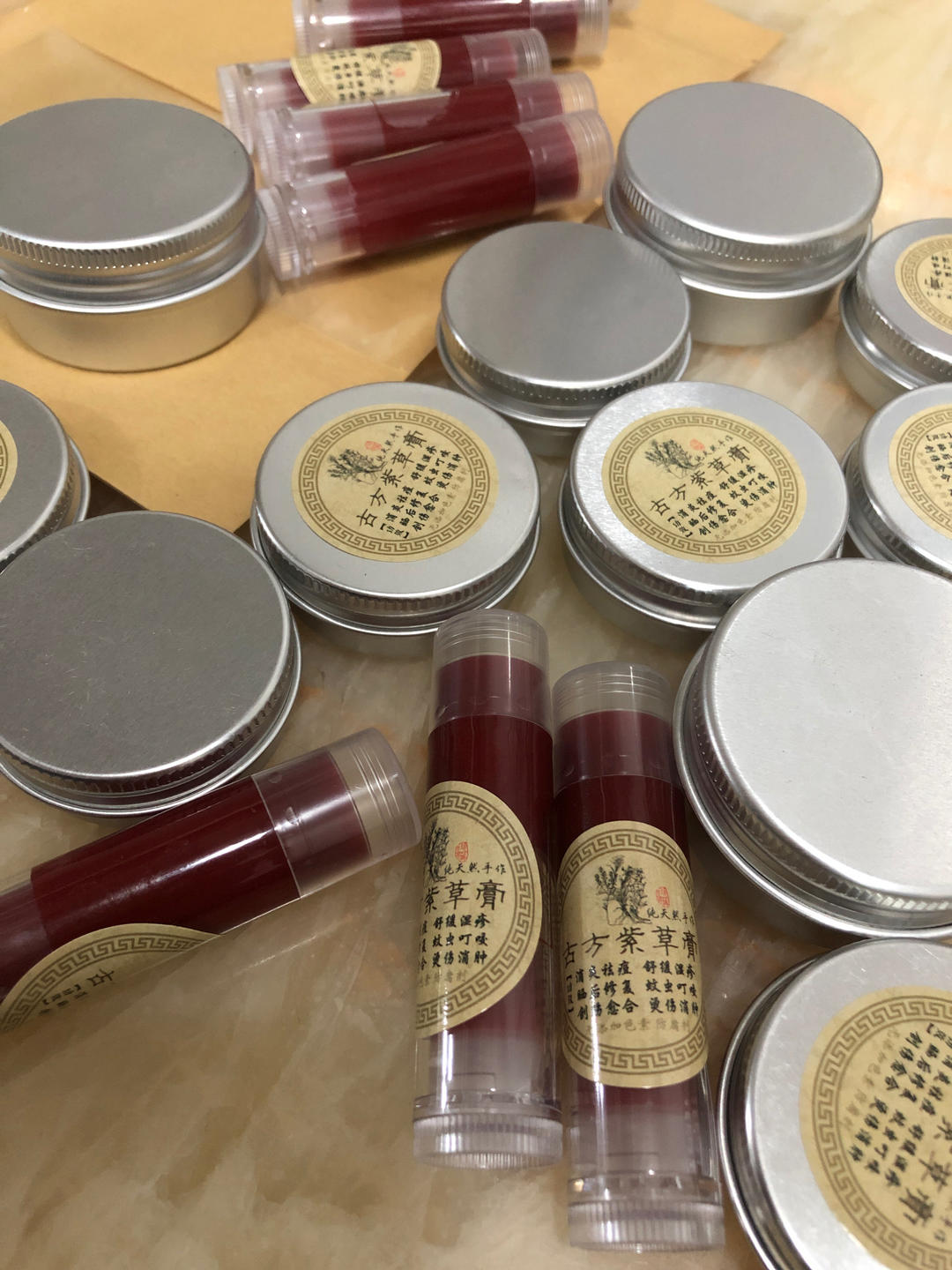 夏天必备紫草膏