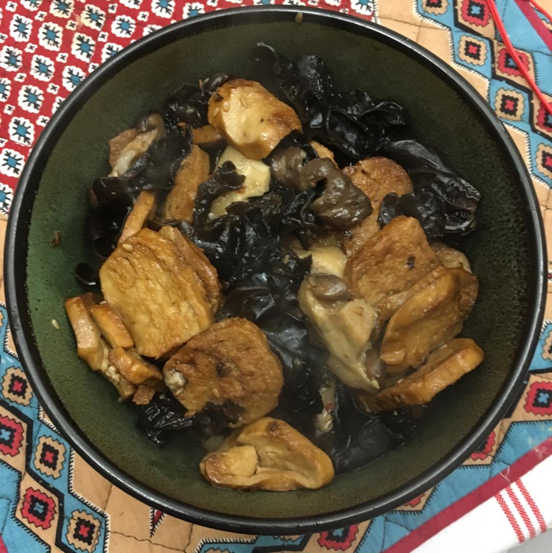 冷热可食的年菜---红烧素鸡甚于食肉!（素鸡鲜嫩多汁有诀窍）