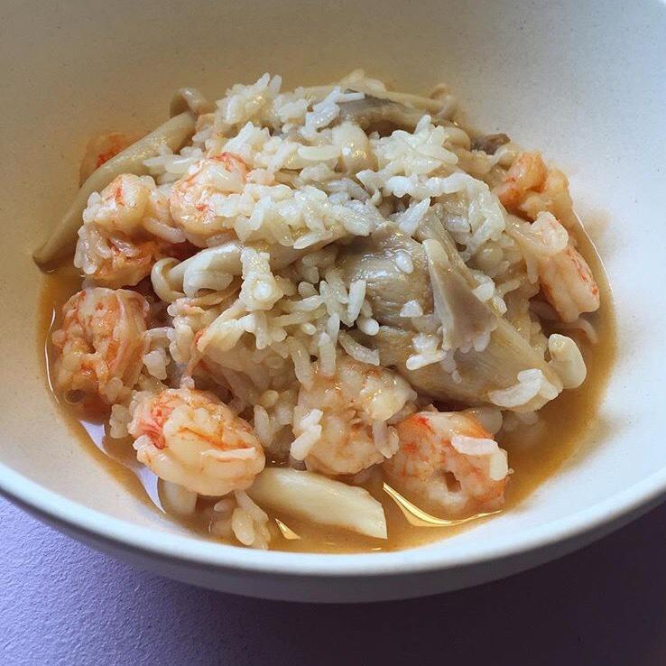 虾仁菌菇泡饭的做法