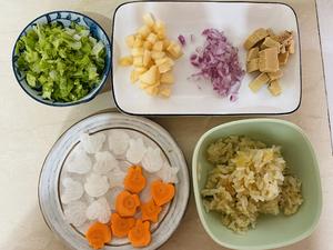 午餐辅食🍎鹅肝苹果炒饭➕淡干虾皮萝卜蔬菜汤的做法 步骤1