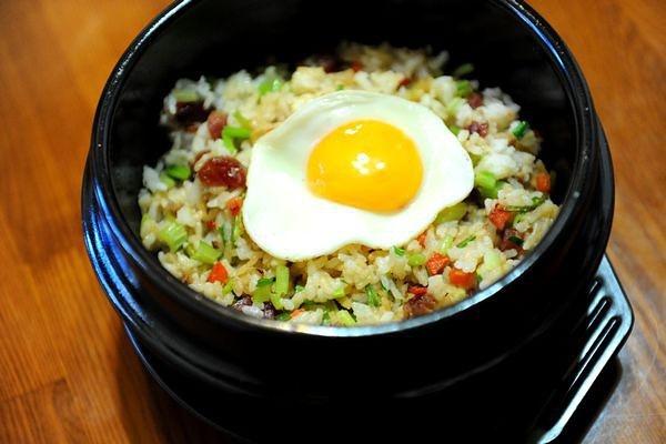 石锅炒饭的做法