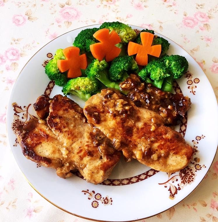 【嫩煎鸡胸肉】