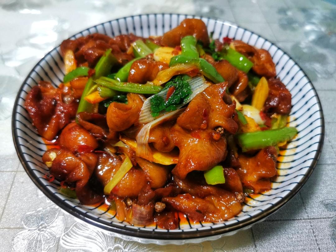 好吃到爆火爆肥肠