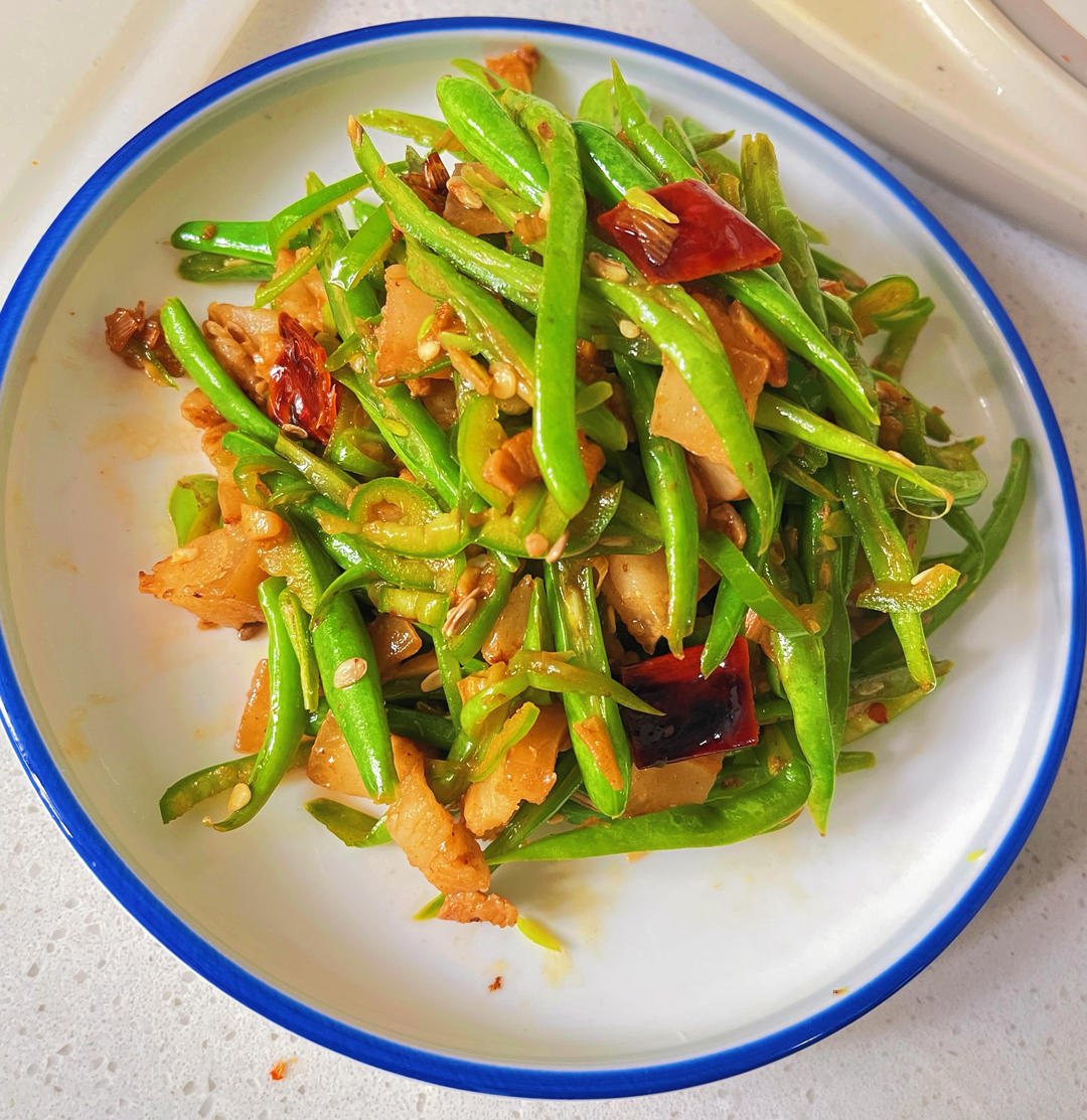 超级下饭辣辣四季豆角丝炒肉～