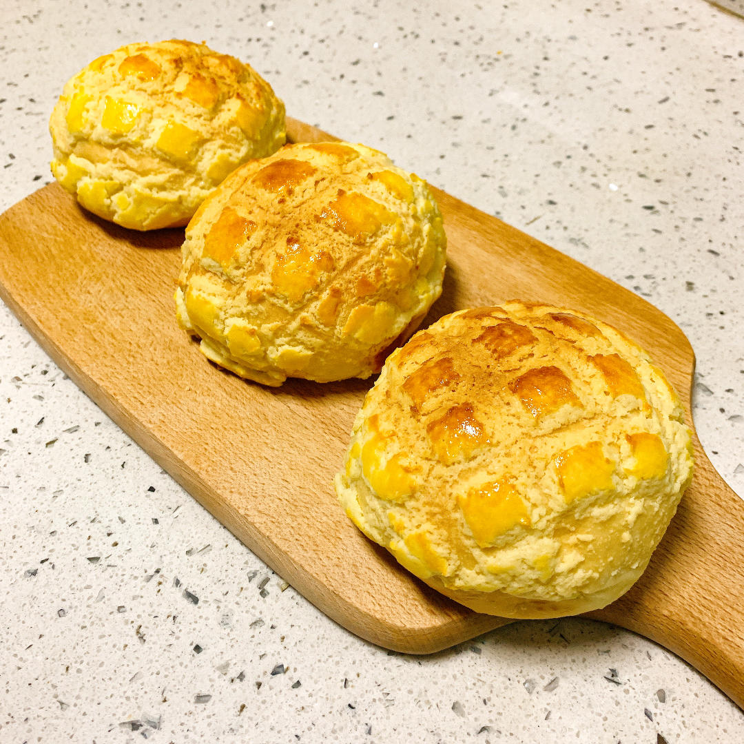 好吃到炸裂的港式菠萝包（附带制作酥皮的小视频）