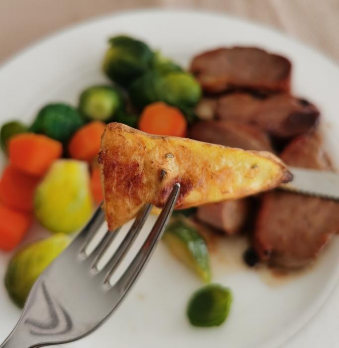 法式烤薯块（乡村薯角），比炸薯条美味又健康，超简单的做法