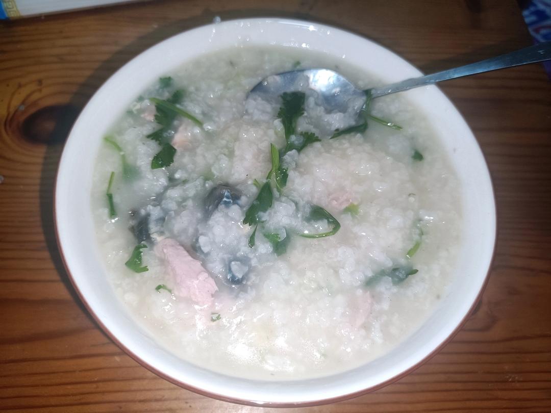 妈妈👩教我做的皮蛋瘦肉粥🥣简单快捷美味😋