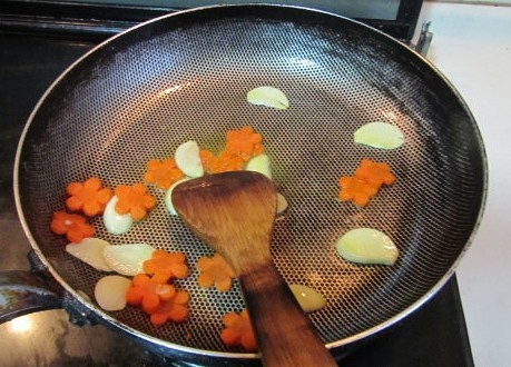 蘑菇荷兰豆的做法 步骤6