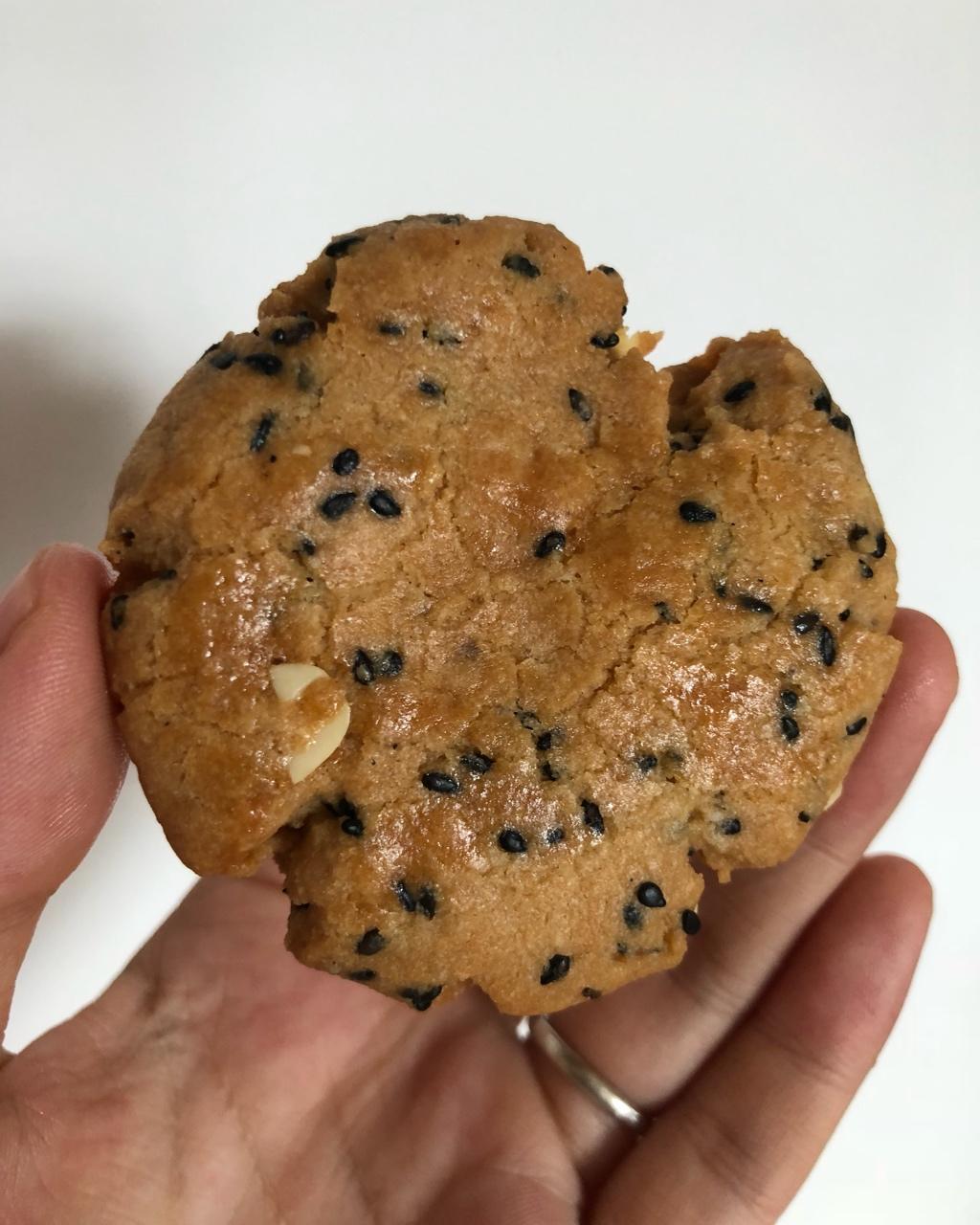 杏仁粉黑芝麻芝麻酥饼