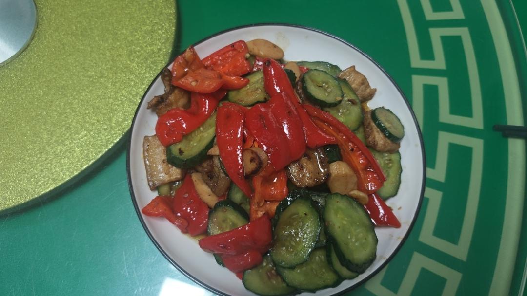 厨师长教你：“脆青瓜炒肉”的家常做法，爽脆的口感另一番感受